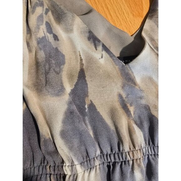 Banana Republic Womens Sz 4 Dress Blur Pattern Gray twisted straps V-Neck - Picture 12 of 12